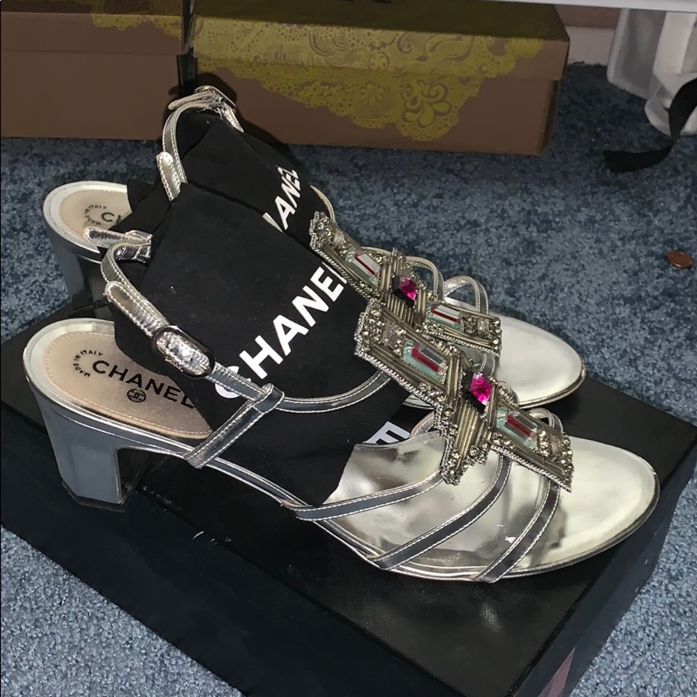 Authentic Chanel size 40 - Picture 5 of 8